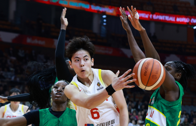 竞技宝App-女篮队长首秀！杨舒予14+5+7扮攻传核心 7助攻全场最高